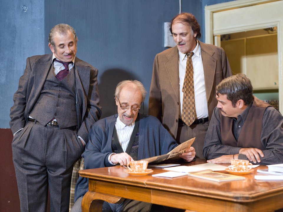 Απολαυστικές ερμηνείες στο επίκαιρο «Δάφνες και πικροδάφνες» [εικόνες] | iefimerida.gr 0