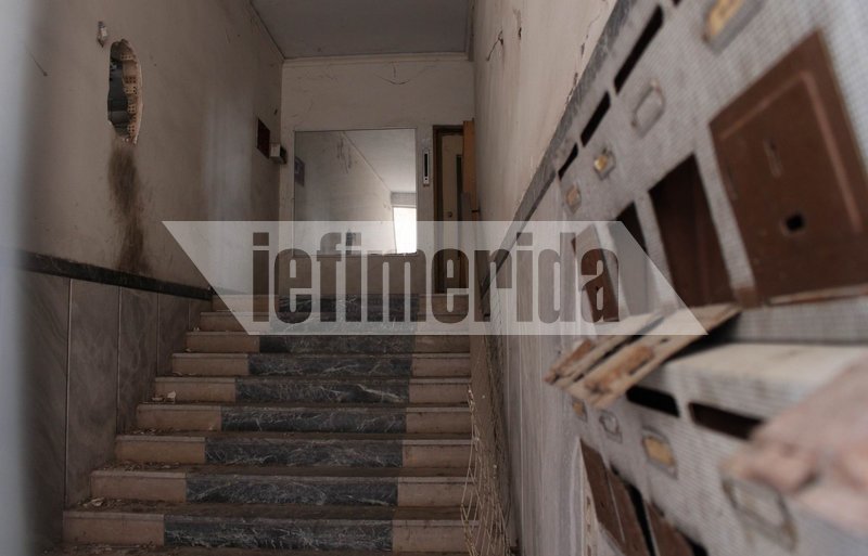 Το iefimerida στην πολυκατοικία-«φάντασμα» στο μετρό του Αγίου Ιωάννη –20 χρόνια ερειπωμένη, έγινε εστία μόλυνσης [εικόνες] | iefimerida.gr 9