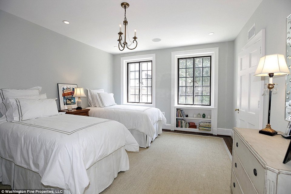 Αυτό είναι το σπίτι που θα ζήσουν οι Ομπάμα όταν φύγουν από τον Λευκό Οίκο -Εκπληκτικός πύργος του 1928  [εικόνες] | iefimerida.gr 11