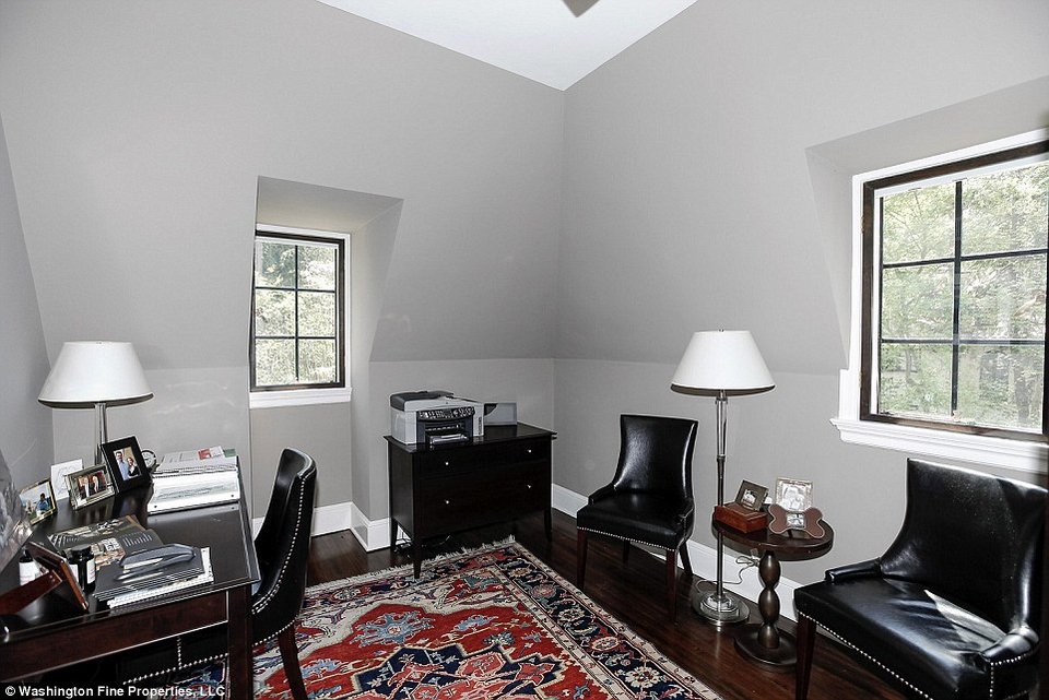 Αυτό είναι το σπίτι που θα ζήσουν οι Ομπάμα όταν φύγουν από τον Λευκό Οίκο -Εκπληκτικός πύργος του 1928  [εικόνες] | iefimerida.gr 12