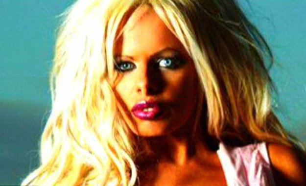 Το πιο διάσημο μοντέλο του Ισραήλ: Μια κακόγουστη απομίμηση της Barbie που λατρεύει τις πλαστικές [εικόνες&βίντεο] | iefimerida.gr 2