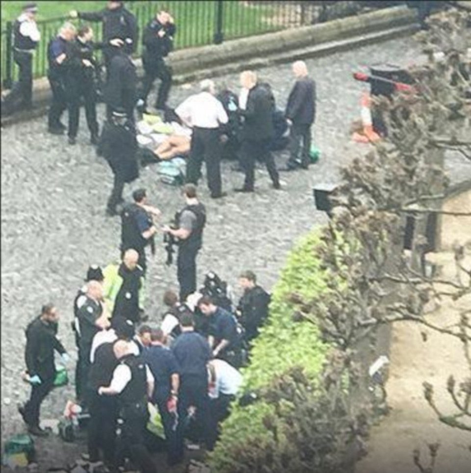 Η στιγμή που ο μακελάρης του Λονδίνου πέφτει νεκρός από τις σφαίρες αστυνομικών [εικόνες] | iefimerida.gr 2