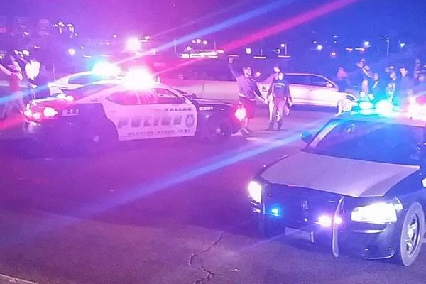 Οι ΗΠΑ φλέγονται: Αυτοκίνητα πυρπολούνται, κτίρια καίγονται -Διαδηλώσεις από το Φέργκιουσον μέχρι τη Νέα Υόρκη [βίντεο & εικόνες] | iefimerida.gr 18