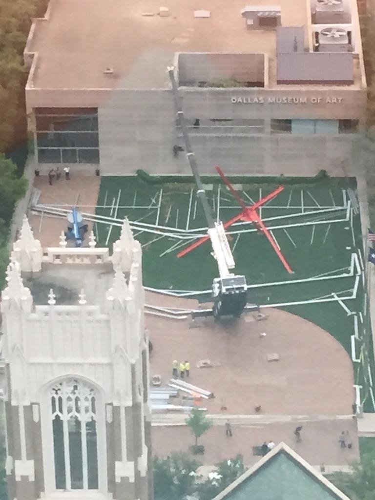 Προσοχή, δεν είναι μοντέρνα τέχνη -Γερανός έπεσε σε μουσείο και όλοι νόμιζαν ότι ήταν γλυπτό [εικόνες & βίντεο] | iefimerida.gr 0