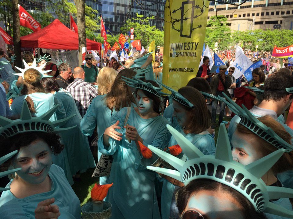 Βρυξέλλες: 6.000 οργισμένοι Ευρωπαίοι διαδήλωσαν κατά του Τραμπ [εικόνες & βίντεο] | iefimerida.gr 5