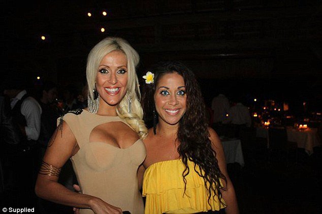 H γυναίκα με τη μάσκα αποκάλυψε το πρόσωπό της -Τη φορούσε 2,5 χρόνια, είχε φριχτά εγκαύματα μετά από επίθεση [εικόνες] | iefimerida.gr 13