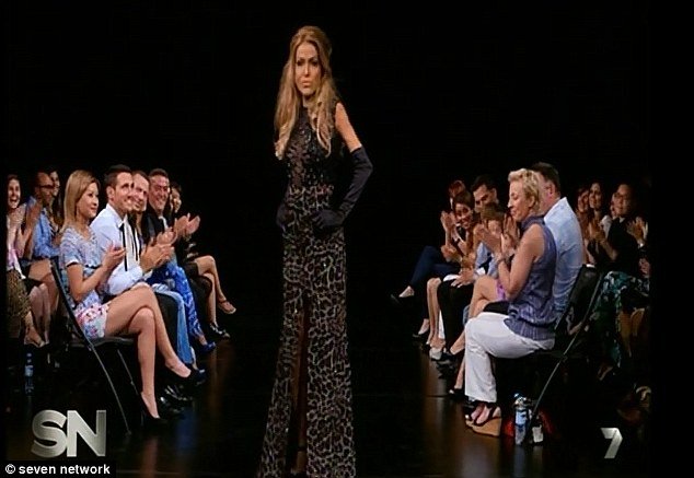 H γυναίκα με τη μάσκα αποκάλυψε το πρόσωπό της -Τη φορούσε 2,5 χρόνια, είχε φριχτά εγκαύματα μετά από επίθεση [εικόνες] | iefimerida.gr 5