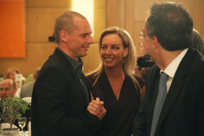 Τα γέλια Λαφαζάνη-Τσίπρα, το χασμουρητό Ξυδάκη και ο Βαρουφάκης με τη Δανάη [εικόνες] | iefimerida.gr 1