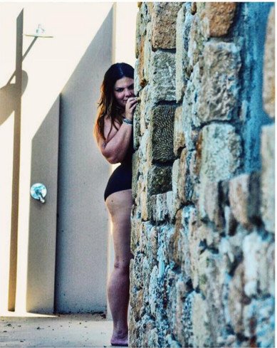 Οι βουτιές της Δανάης Μπάρκα, κόρης της Βίκυς Σταυροπούλου, στη Μάνη [εικόνες] | iefimerida.gr 0