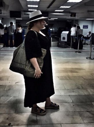 Οι βουτιές της Δανάης Μπάρκα, κόρης της Βίκυς Σταυροπούλου, στη Μάνη [εικόνες] | iefimerida.gr 5