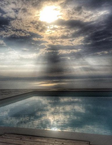 Οι βουτιές της Δανάης Μπάρκα, κόρης της Βίκυς Σταυροπούλου, στη Μάνη [εικόνες] | iefimerida.gr 2