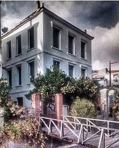 Οι βουτιές της Δανάης Μπάρκα, κόρης της Βίκυς Σταυροπούλου, στη Μάνη [εικόνες] | iefimerida.gr 4