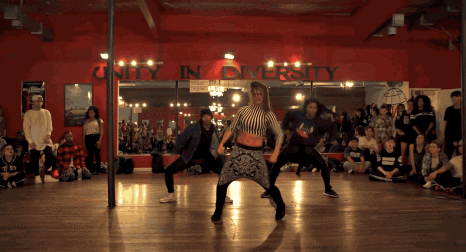 Εφηβοι χορεύουν τραγούδι της Ριάνα και... «σβήνουν» την διάσημη ποπ σταρ [βίντεο] | iefimerida.gr 0