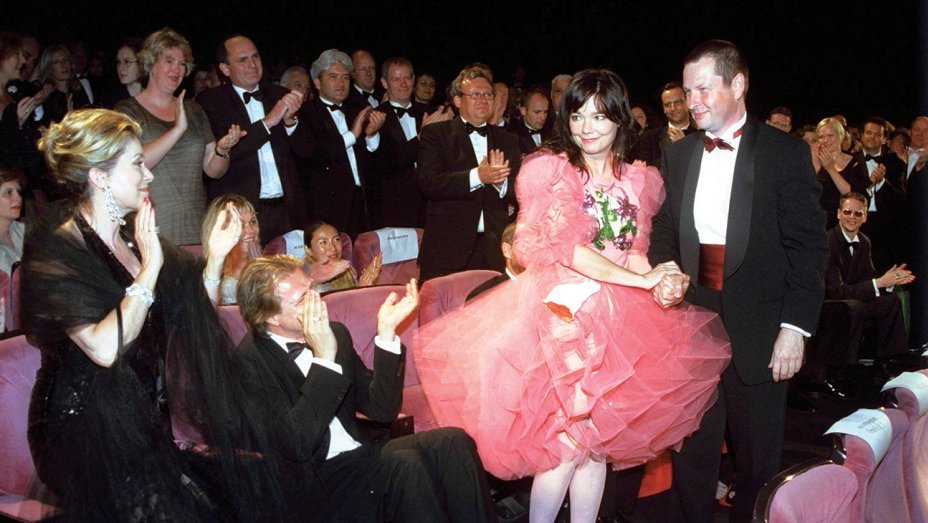Björk: Εμένα με παρενόχλησε σεξουαλικά ο Lars von Trier [βίντεο] | iefimerida.gr 1