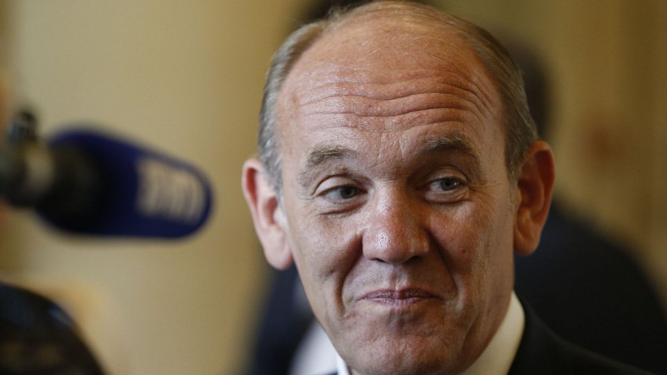 Σκληρός δεξιός, σχεδόν ακραίος -Αυτός είναι το φαβορί για την γαλλική Δεξιά [εικόνες] | iefimerida.gr 9