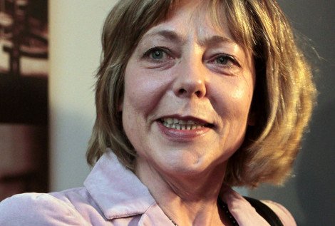 Ντανιέλα Σαντ: Η κατά 20 χρόνια νεότερη σύντροφος του Γκάουκ και οι στιλιστικές της επιλογές που θυμίζουν Μέρκελ  [εικόνες] | iefimerida.gr 15