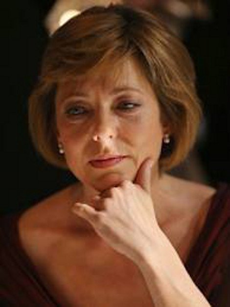 Ντανιέλα Σαντ: Η κατά 20 χρόνια νεότερη σύντροφος του Γκάουκ και οι στιλιστικές της επιλογές που θυμίζουν Μέρκελ  [εικόνες] | iefimerida.gr 3