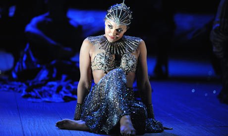 Το Times αποκαλεί «σεξοβόμβα» μια τραγουδίστρια όπερας -Ενα μοναδικό φαινόμενο [εικόνες] | iefimerida.gr 3