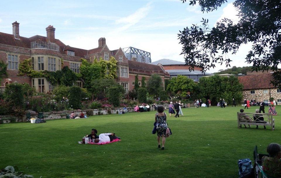 Το Times αποκαλεί «σεξοβόμβα» μια τραγουδίστρια όπερας -Ενα μοναδικό φαινόμενο [εικόνες] | iefimerida.gr 8