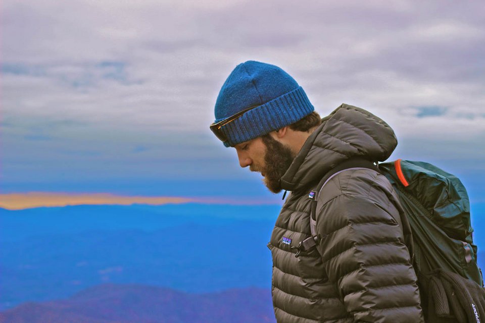 Ο νεαρός εκατομμυριούχος που ζει σαν... νομάς - Μένει σε βανάκι και κοιμάται κάθε βράδυ και αλλού [εικόνες] | iefimerida.gr 2