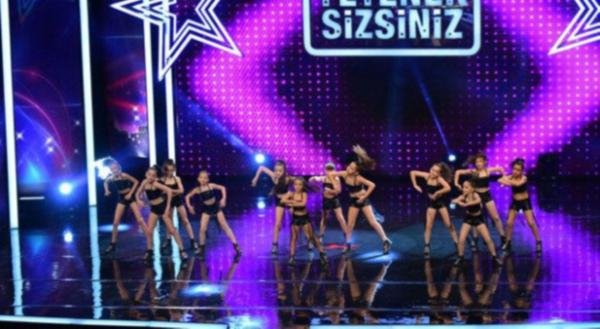 Τουρκία: Πρόστιμο 220.000 ευρώ σε τηλεοπτικό σταθμό γιατί προέβαλε κορίτσια με σορτς [εικόνες]  | iefimerida.gr 1