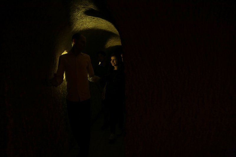  Κουίτο: Το εστιατόριο μέσα σε σπηλιά που έχει τυφλούς σερβιτόρους και απόλυτο σκοτάδι [εικόνες] | iefimerida.gr 2