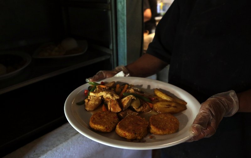  Κουίτο: Το εστιατόριο μέσα σε σπηλιά που έχει τυφλούς σερβιτόρους και απόλυτο σκοτάδι [εικόνες] | iefimerida.gr 5