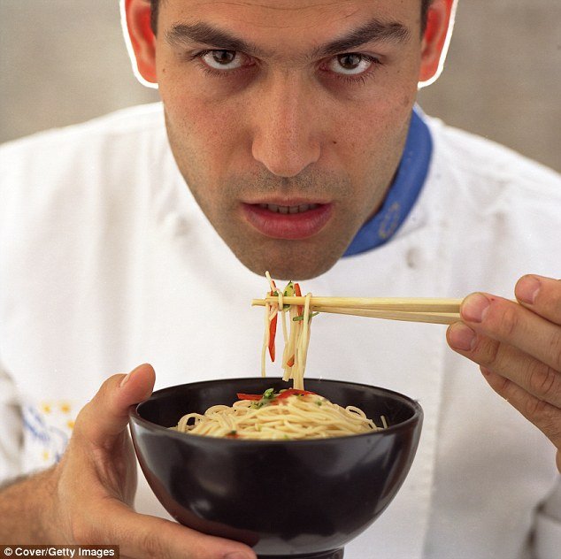 Φρικτός θάνατος για διάσημο Ισπανό σεφ -Καρέ καρέ η συντριβή του με wingsuit σε πλαγιά [εικόνες&βίντεο] | iefimerida.gr 0