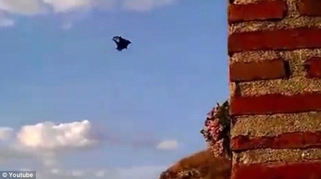 Φρικτός θάνατος για διάσημο Ισπανό σεφ -Καρέ καρέ η συντριβή του με wingsuit σε πλαγιά [εικόνες&βίντεο] | iefimerida.gr 1