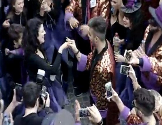 Στο ρεθυμνιώτικο καρναβάλι έγινε και πρόταση γάμου [εικόνες] | iefimerida.gr 0