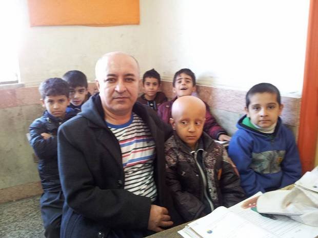 Ο ήρωας του Ιράν είναι φαλακρός και δάσκαλος -Ξύρισε το κεφάλι του για συμπαράσταση σε μαθητή [εικόνες] | iefimerida.gr 1