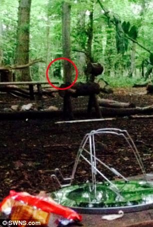 Πραγματικό Blair Witch Project; Δύο γυναίκες ακούν μία τρομακτική παιδική φωνή σε δάσος και βλέπουν ένα φάντασμα [εικόνες] | iefimerida.gr 2