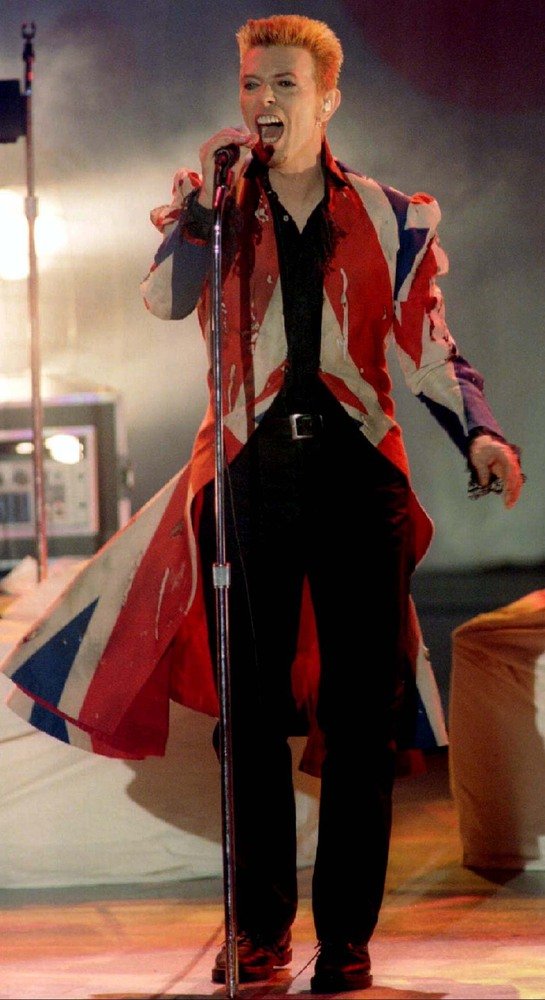 O David Bowie εξελέγη ο πιο καλοντυμένος Αγγλος όλων των εποχών [εικόνες] | iefimerida.gr 4