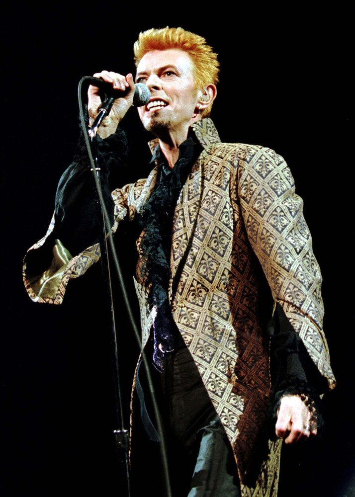 O David Bowie εξελέγη ο πιο καλοντυμένος Αγγλος όλων των εποχών [εικόνες] | iefimerida.gr 5