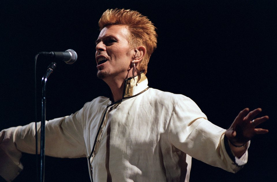 O David Bowie εξελέγη ο πιο καλοντυμένος Αγγλος όλων των εποχών [εικόνες] | iefimerida.gr 6