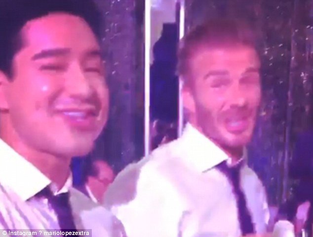 Η Βικτόρια όπως δεν την έχετε ξαναδεί -Χορεύει και τραγουδάει με τον Μπέκαμ [εικόνες] | iefimerida.gr 0