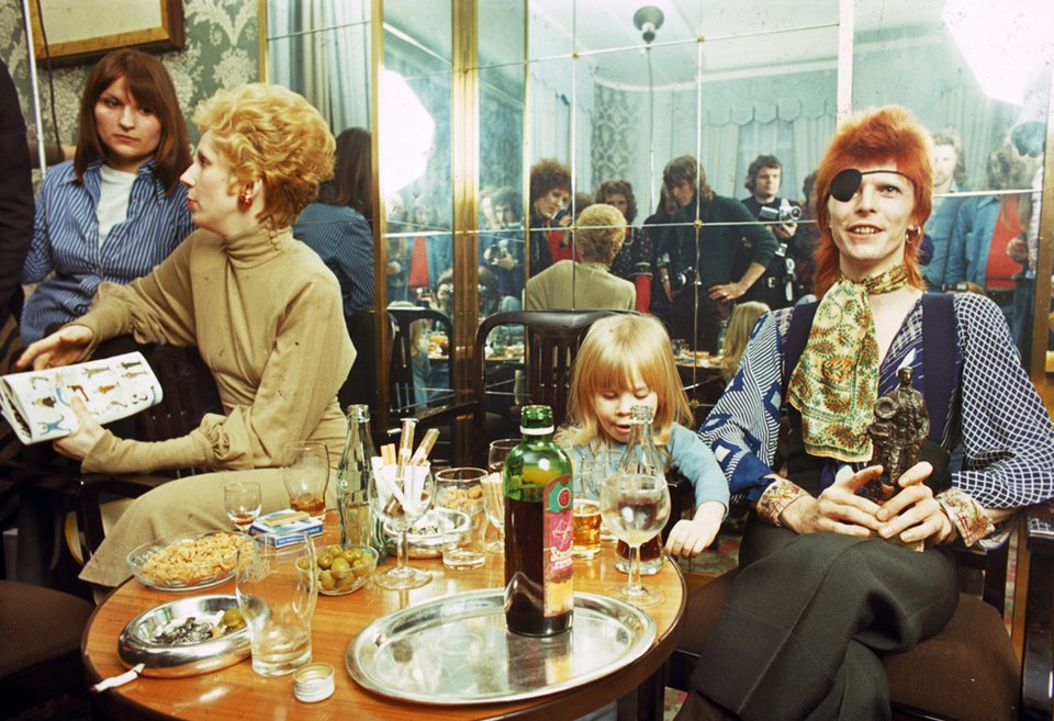 O David Bowie εξελέγη ο πιο καλοντυμένος Αγγλος όλων των εποχών [εικόνες] | iefimerida.gr 14