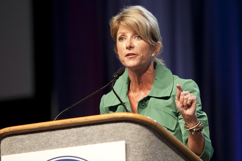 Ποια είναι η γερουσιαστής Γουέντι Ντέιβις που μίλησε 11 ώρες όρθια στη Βουλή και φοράει τα κομψότερα ρούχα που έβαλε ποτέ πολιτικός [εικόνες] | iefimerida.gr 0