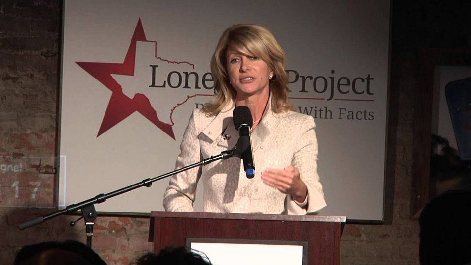 Ποια είναι η γερουσιαστής Γουέντι Ντέιβις που μίλησε 11 ώρες όρθια στη Βουλή και φοράει τα κομψότερα ρούχα που έβαλε ποτέ πολιτικός [εικόνες] | iefimerida.gr 10