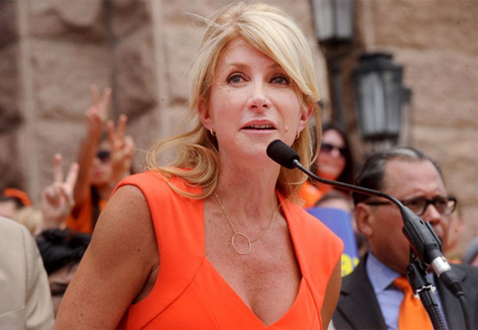 Η γερουσιαστής που αγόρευε όρθια επί 11 ώρες, με αθλητικά, ξαναχτυπά [εικόνες] | iefimerida.gr 5