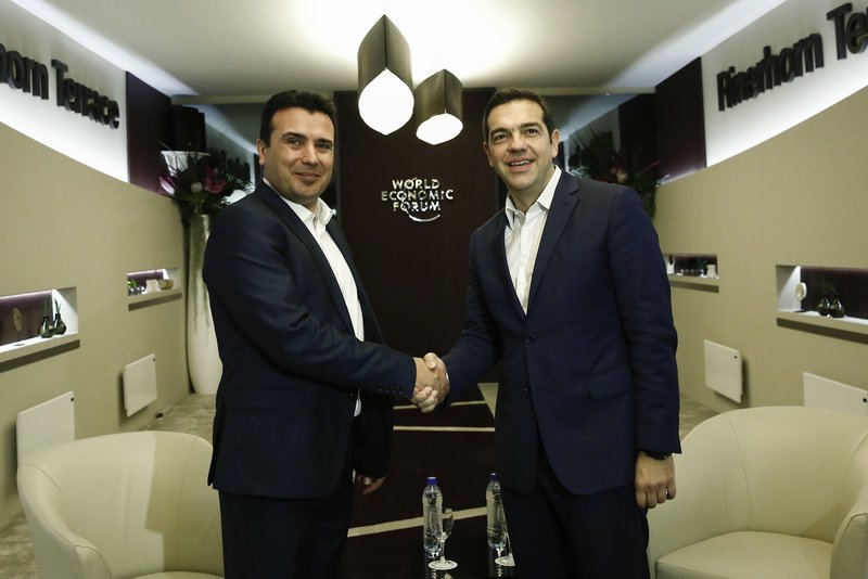 Ο Αλέξης Τσίπρας με τον Ζόραν Ζάεφ στο Νταβός