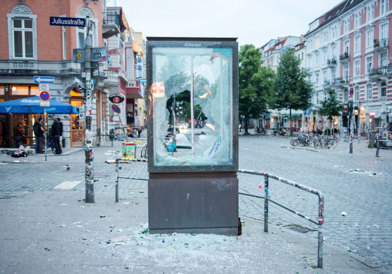 Εκρηξη βίας στο Αμβούργο για την G20 -Κουκουλοφόροι υποδέχθηκαν τους ηγέτες... σπάζοντας τα πάντα [εικόνες & βίντεο]  | iefimerida.gr 7