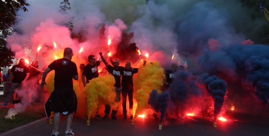 Χαμός στην Βοσνία -Ανεβαίνει η ένταση με τους οπαδούς στην Ζένιτσα [εικόνες] | iefimerida.gr 1