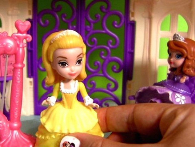  Γυναίκα μυστήριο έβγαλε 5 εκατ. δολ. από το YouTube -Πώς κερδίζει χρήματα δείχνοντας μόνο τα χέρια της [βίντεο] | iefimerida.gr 4