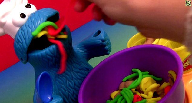  Γυναίκα μυστήριο έβγαλε 5 εκατ. δολ. από το YouTube -Πώς κερδίζει χρήματα δείχνοντας μόνο τα χέρια της [βίντεο] | iefimerida.gr 2