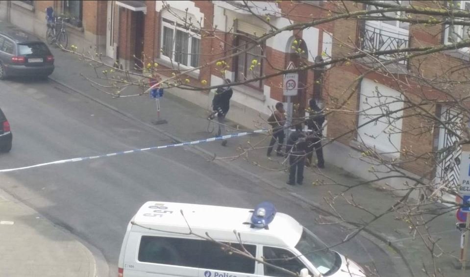 Μεγάλη αστυνομική επιχείρηση σε εξέλιξη στις Βρυξέλλες -Απομάκρυναν τους κατοίκους [εικόνες] | iefimerida.gr 2