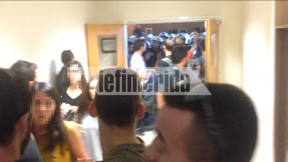 Στη φυλακή παραμένουν Ηριάννα και Περικλής -Επεισόδια στα δικαστήρια  | iefimerida.gr 1
