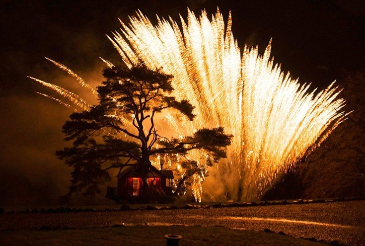 Δεντρόσπιτο πέντε αστέρων: Εντυπωσιάστε την με ένα ρομαντικό δείπνο με θέα τη λίμνη Goil [εικόνες]  | iefimerida.gr 1