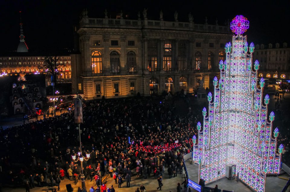 Αυτά είναι τα πιο εντυπωσιακά δέντρα που στολίστηκαν σε όλο τον πλανήτη [εικόνες] | iefimerida.gr 11