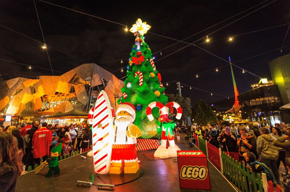 Αυτά είναι τα πιο εντυπωσιακά δέντρα που στολίστηκαν σε όλο τον πλανήτη [εικόνες] | iefimerida.gr 3